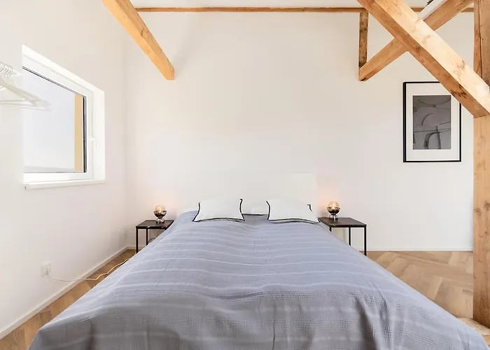 2 Bedroom Loft - Luxus - Modern - Parkplaetze - Kaffee - Netflix - Weinbergblick - Kueche - Balkon Appartement *