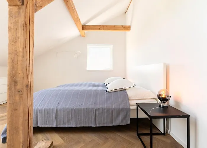 Appartement 2 Bedroom Loft - Luxus - Modern - Parkplaetze - Kaffee - Netflix - Weinbergblick - Kueche - Balkon *