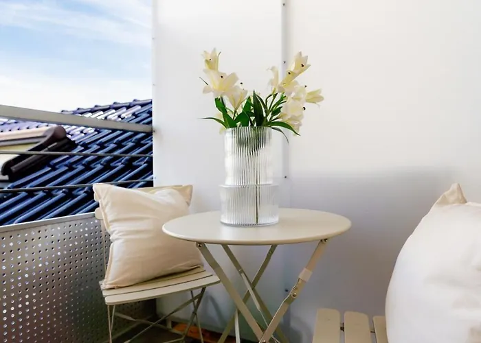 2 Bedroom Loft - Luxus - Modern - Parkplaetze - Kaffee - Netflix - Weinbergblick - Kueche - Balkon Appartement *